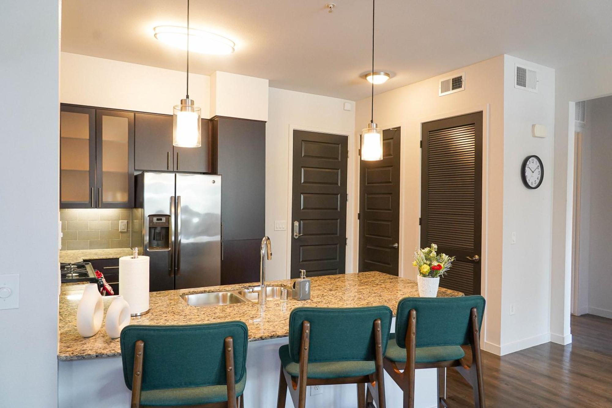 Lux 2 Bedroom In Woodland Hills Apartment